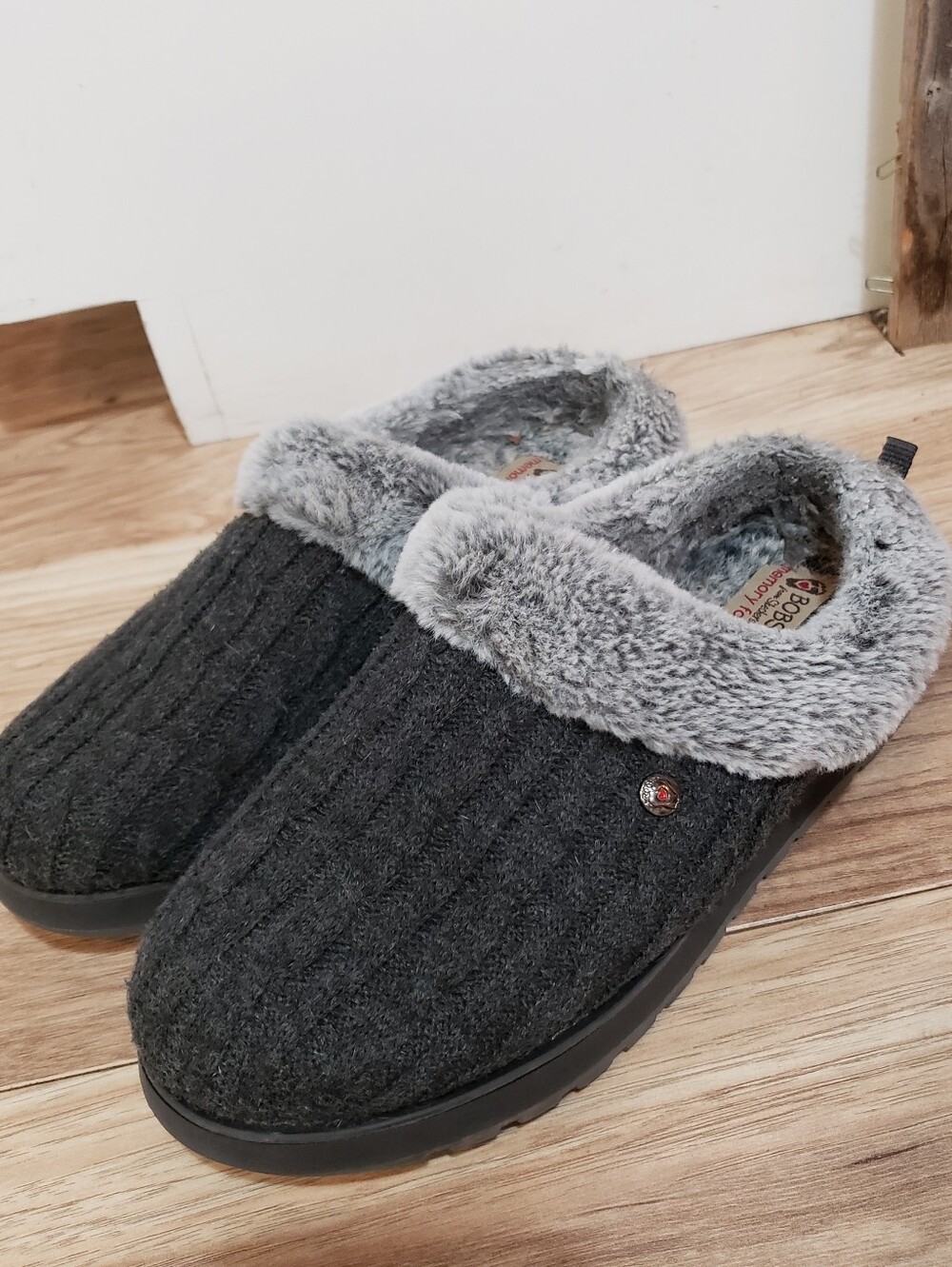 Bobs By Skechers Ice Angel Gray Slippers 8.5 Fur Lined Durable Bottoms